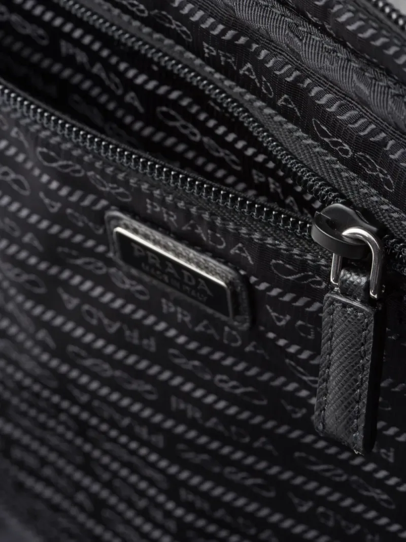 Prada — Grande trousse de toilette Re-Nylon — Photo 3 sur 5