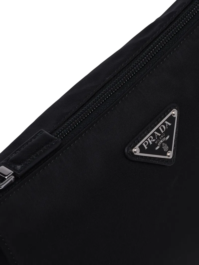 Prada — Trousse de toilette Re-Nylon — Photo 3 sur 5