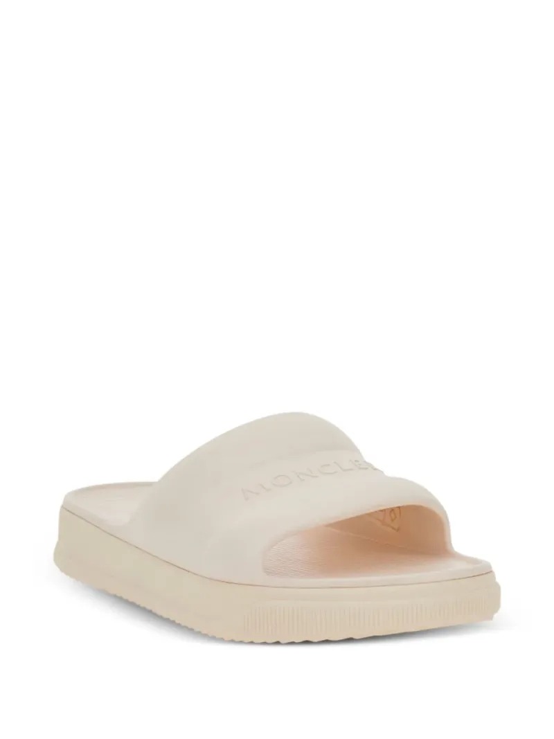 Moncler — Altive logo slides — Foto 2 di 4