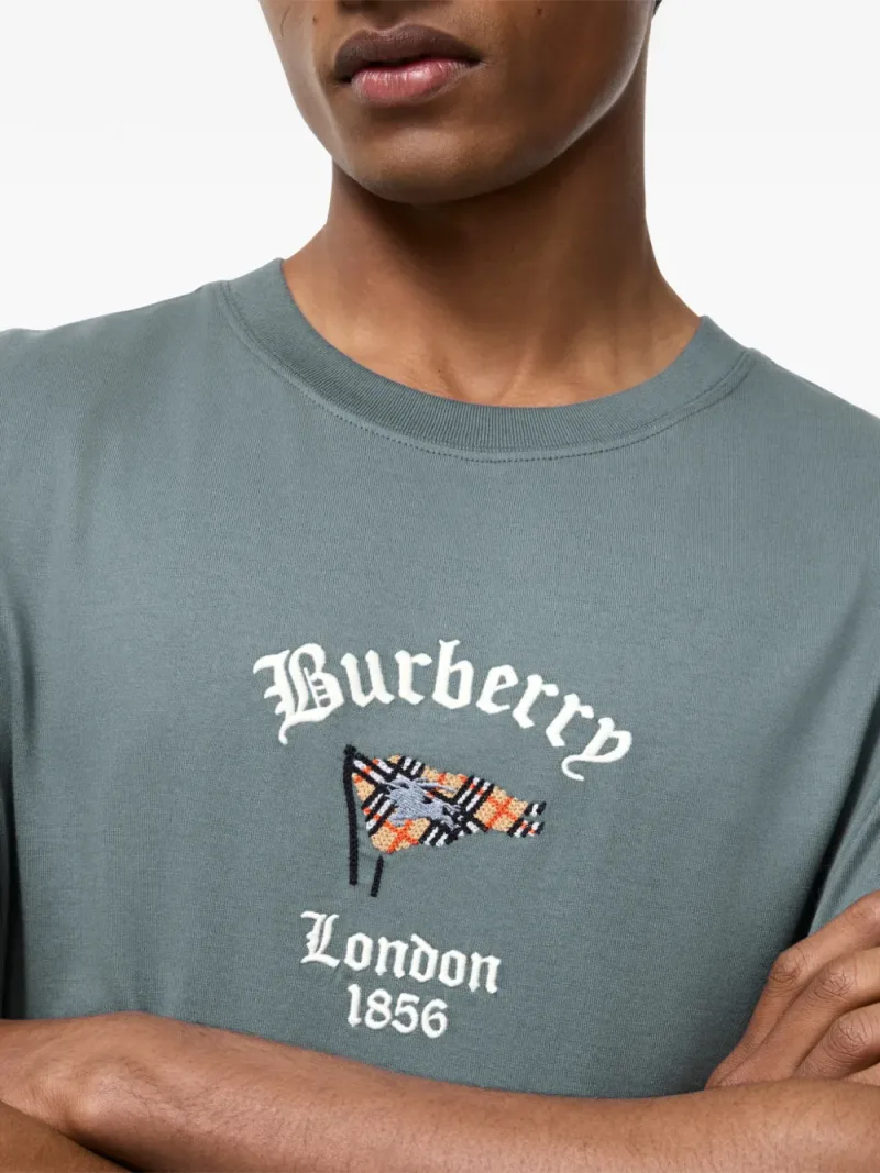 Burberry — Check flag cotton T-shirt — Foto 3 di 4