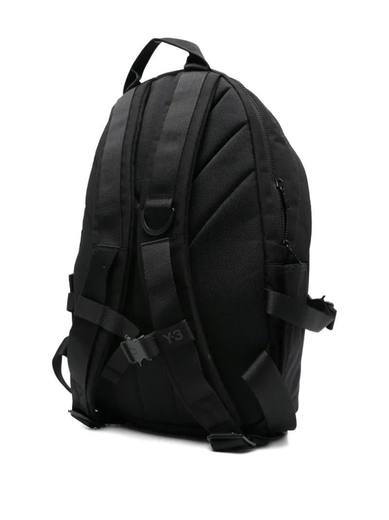 Y-3 — Buckle-detail logo-print backpack — Foto 2 di 4