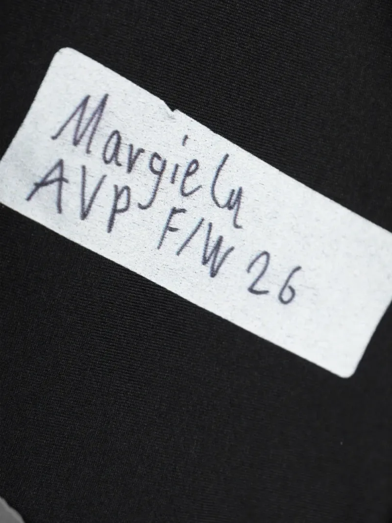 Maison Margiela — Graphic-print hooded T-shirt — Foto 5 di 5