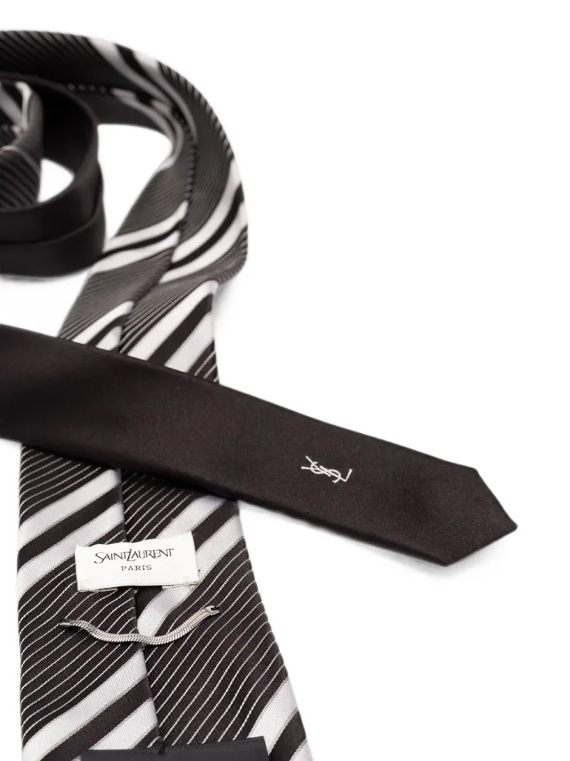 Saint Laurent — Striped tie in silk jacquard — Foto 2 di 2