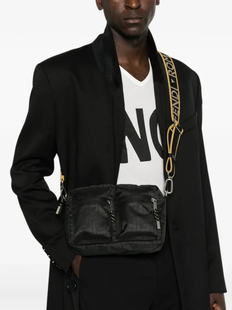 Fendi — FF logo-jacquard shoulder bag — Foto 2 di 5
