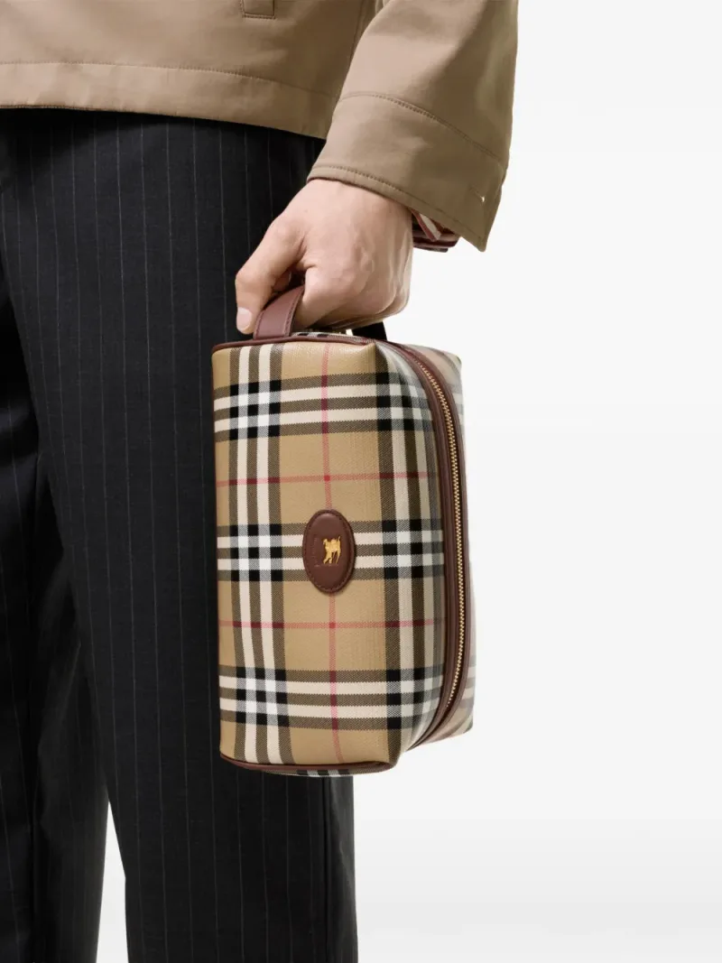 Burberry — チェック トラベルポーチ — 写真 5/5