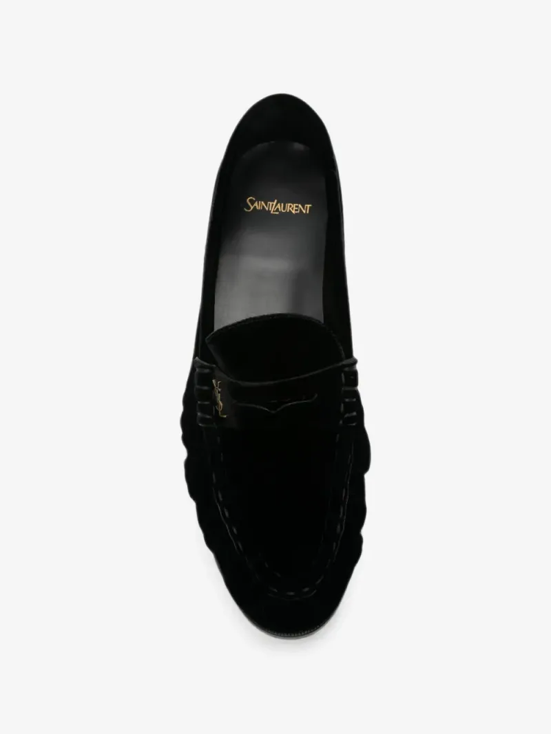 Saint Laurent — Mocassini in velluto con placca logo — Foto 4 di 4
