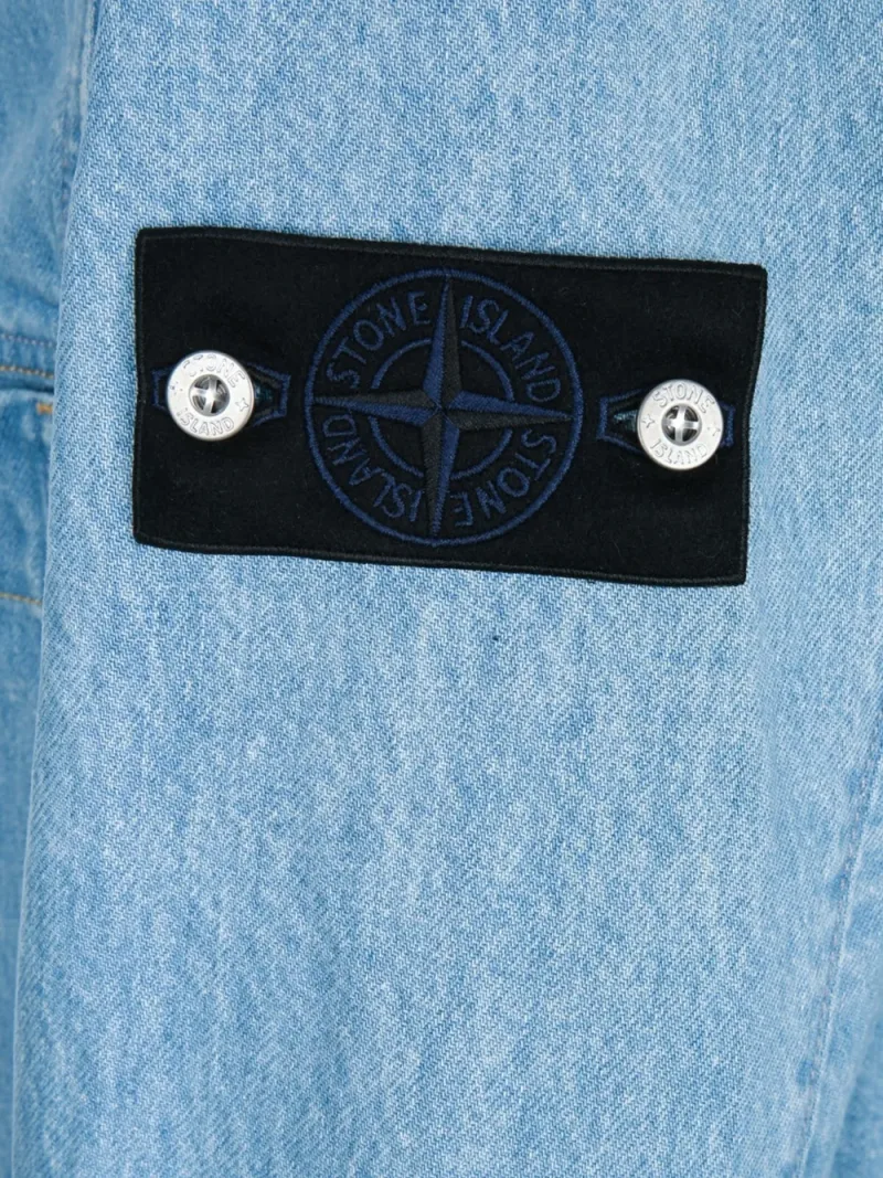 Stone Island — Giacca denim con applicazione — Foto 2 di 2