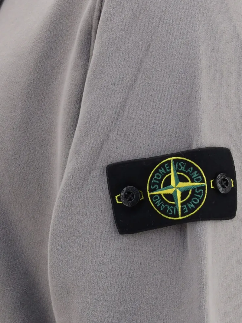 Stone Island — Kapuzenjacke mit Logo-Patch — Foto 2 von 2