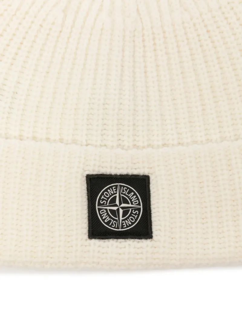 Stone Island — N100012 light RWS geelong wool ribbed knit beanie with Compass logo patch — Foto 2 di 2