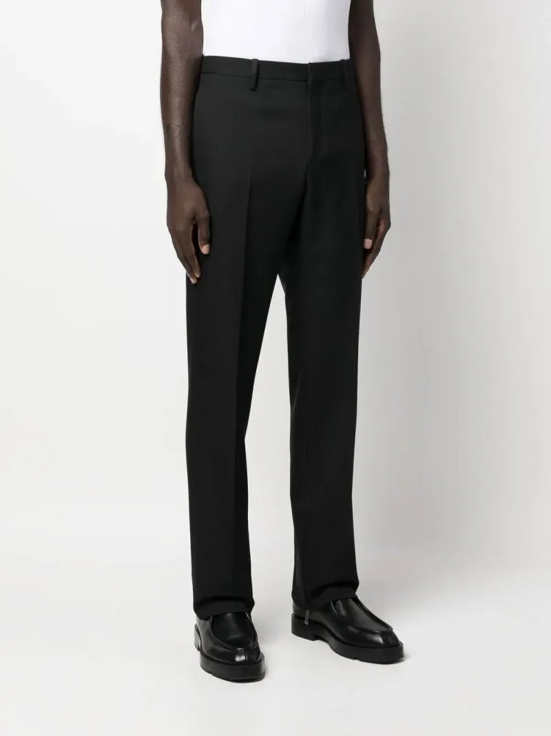 Off-White — Calça reta com detalhe de clipe — Foto 3 de 5