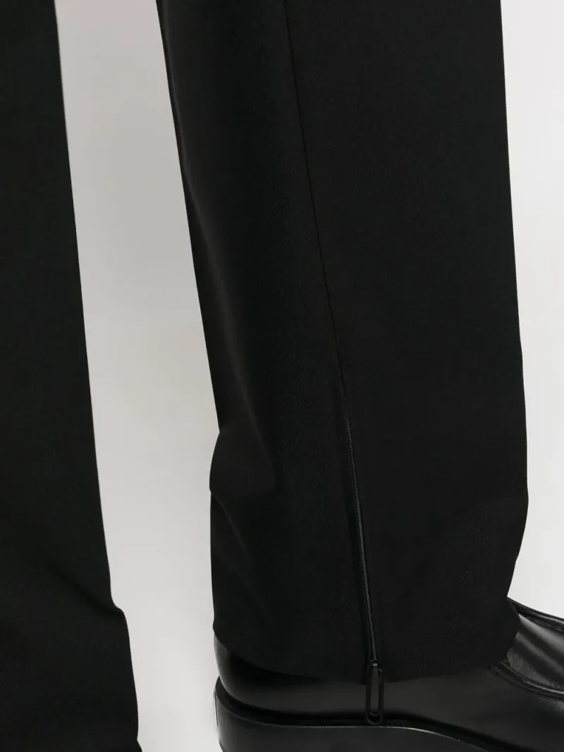 Off-White — Calça reta com detalhe de clipe — Foto 5 de 5
